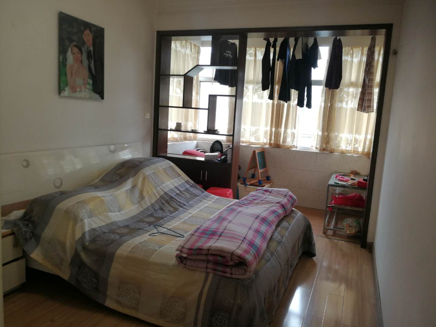 诚信家苑 4室2厅2卫 65.8万 诚信家苑 4室2厅2卫 65.8万卧室