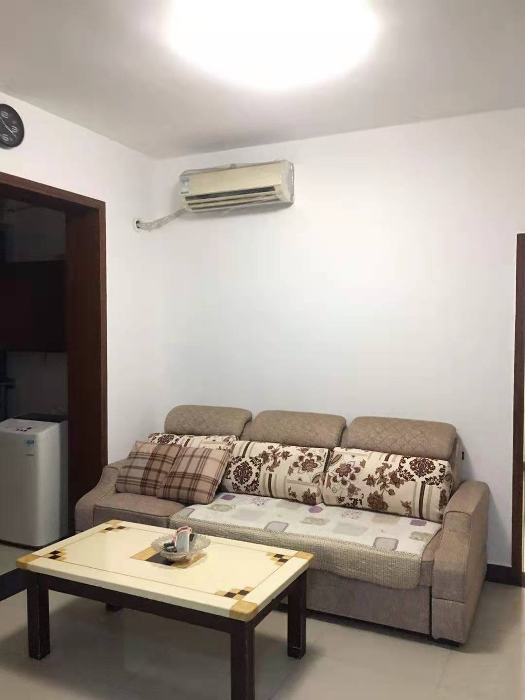 桃花里 1室1厅1卫 1300.0元/月 桃花里 1室1厅1卫 1300.0元/月室内图