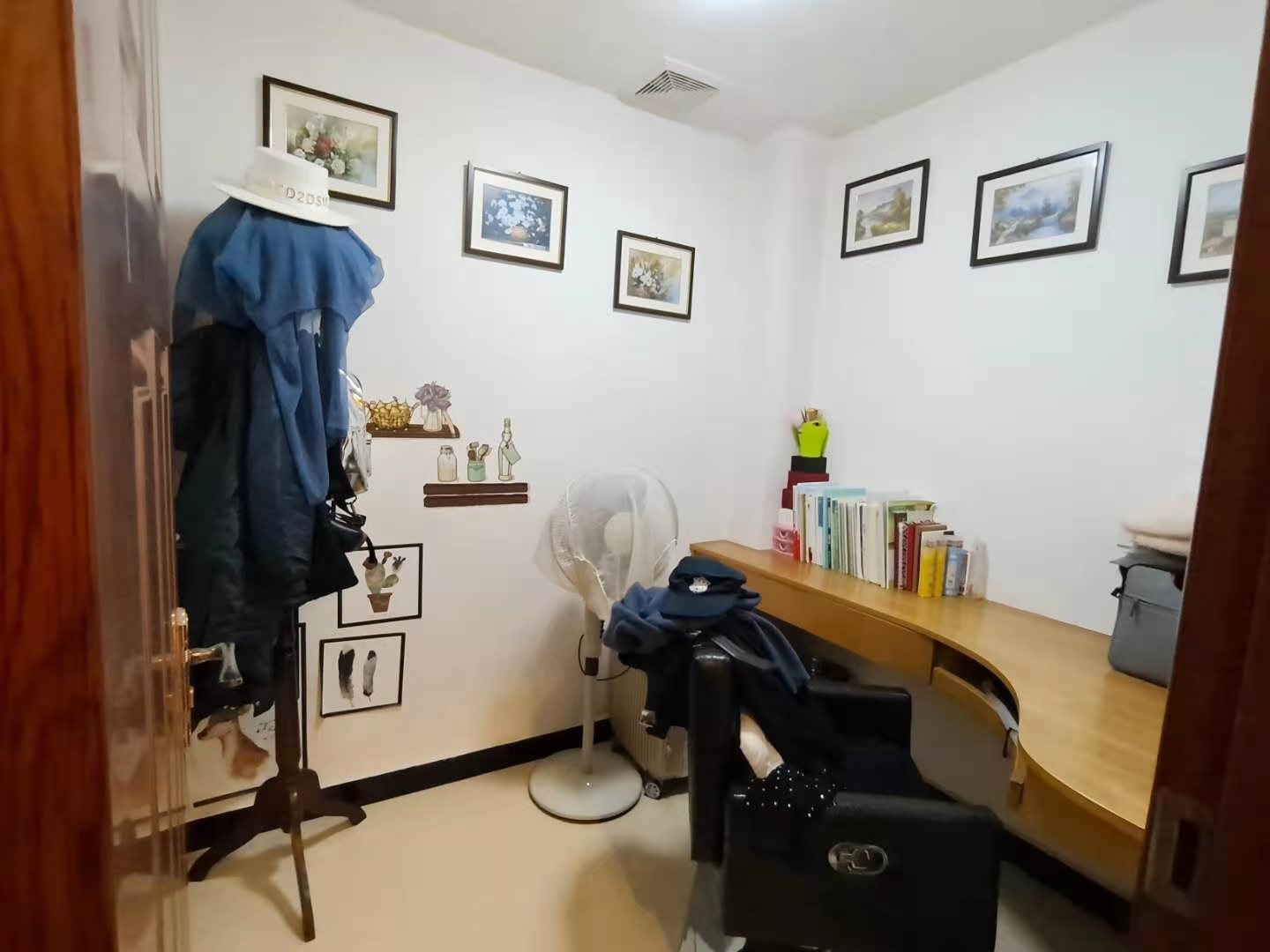 荷花庭院 3室2厅1卫 55.8万 荷花庭院 3室2厅1卫 55.8万卧室