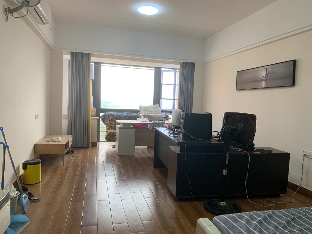 湘江名都 1室1厅1卫 36.0万 湘江名都 1室1厅1卫 36.0万客厅