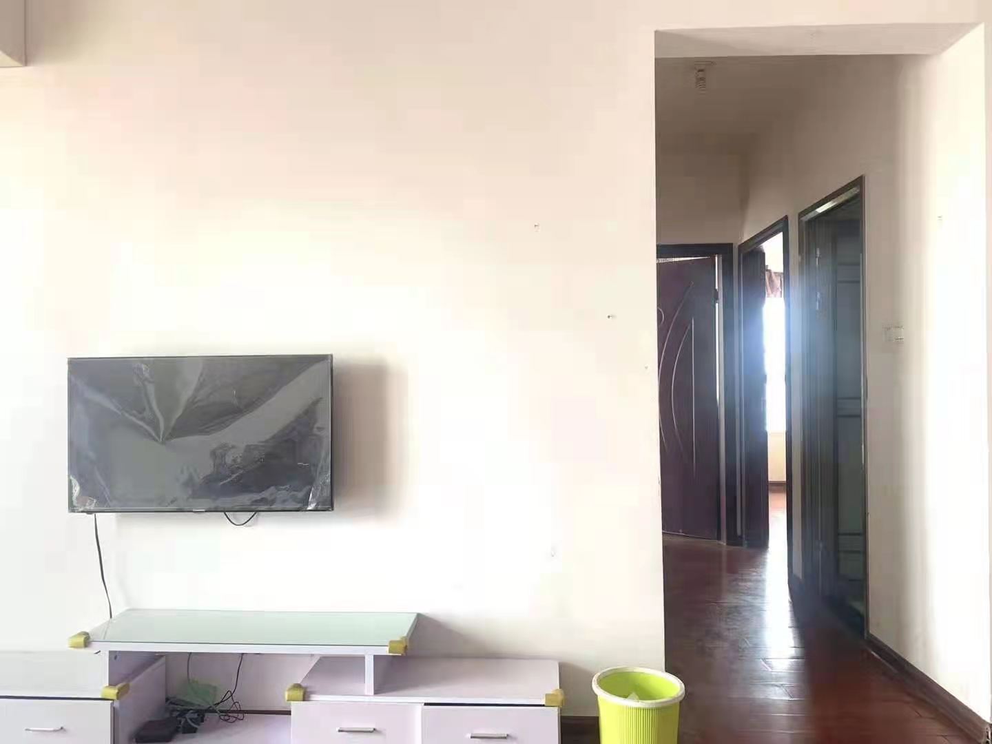 一品恒城  3室1厅1卫    66.0万 一品恒城  3室1厅1卫    66.0万客厅