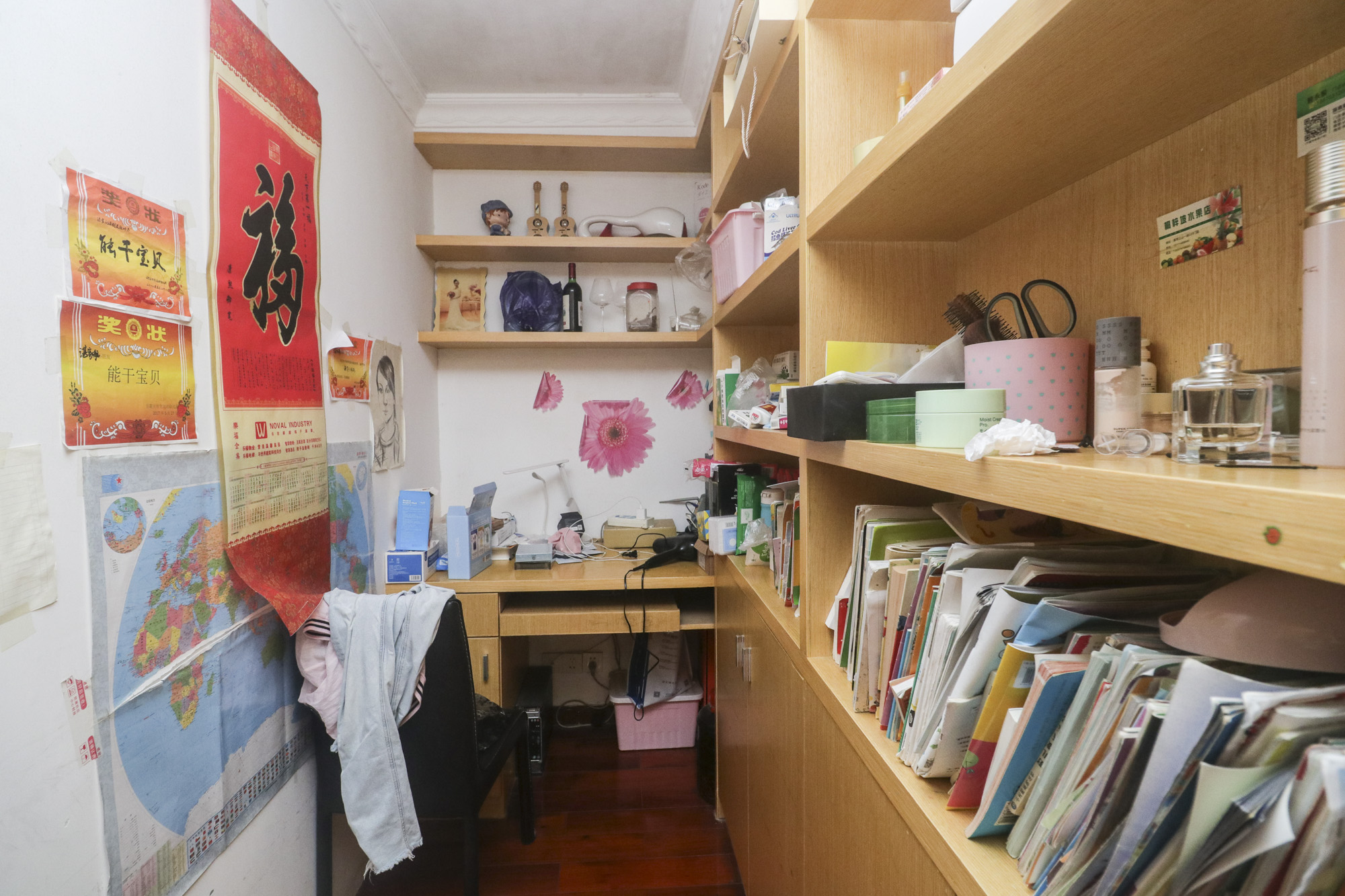 银洲公寓  3室2厅2卫   78.00万卧室