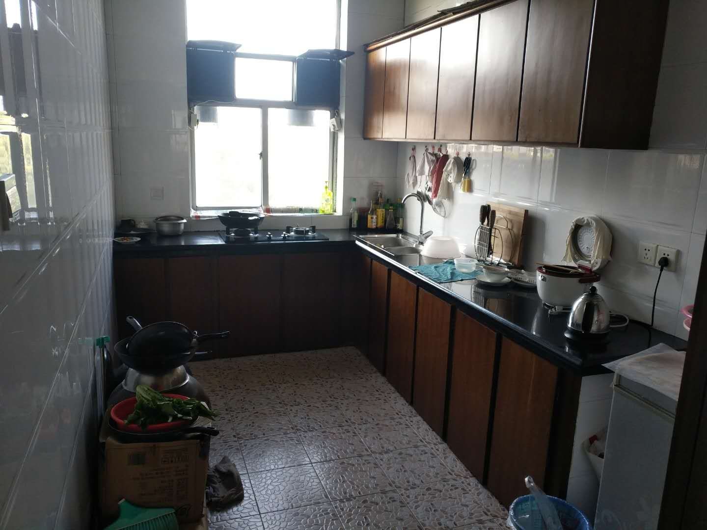 康泰花园  3室2厅2卫    67.8万 康泰花园  3室2厅2卫    67.8万厨房