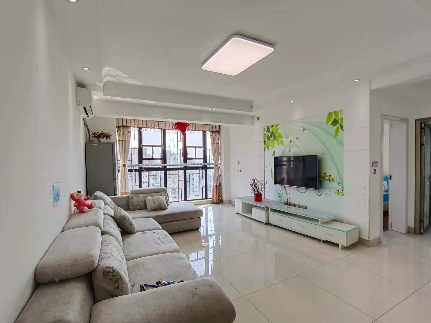 龙腾国际 2室2厅1卫 68.8万 龙腾国际 2室2厅1卫 68.8万客厅