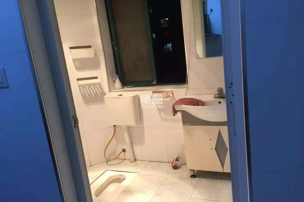 桃花里  1室1厅1卫    1300.0元/月 桃花里  1室1厅1卫    1300.0元/月室内图