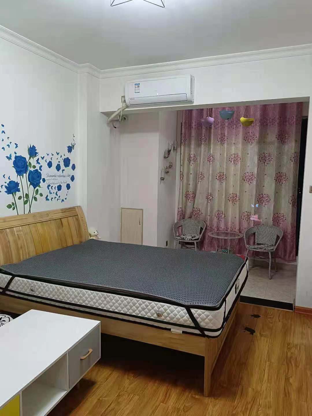 鸿星新天地  1室1厅1卫    1000.0元/月 鸿星新天地  1室1厅1卫    1000.0元/月