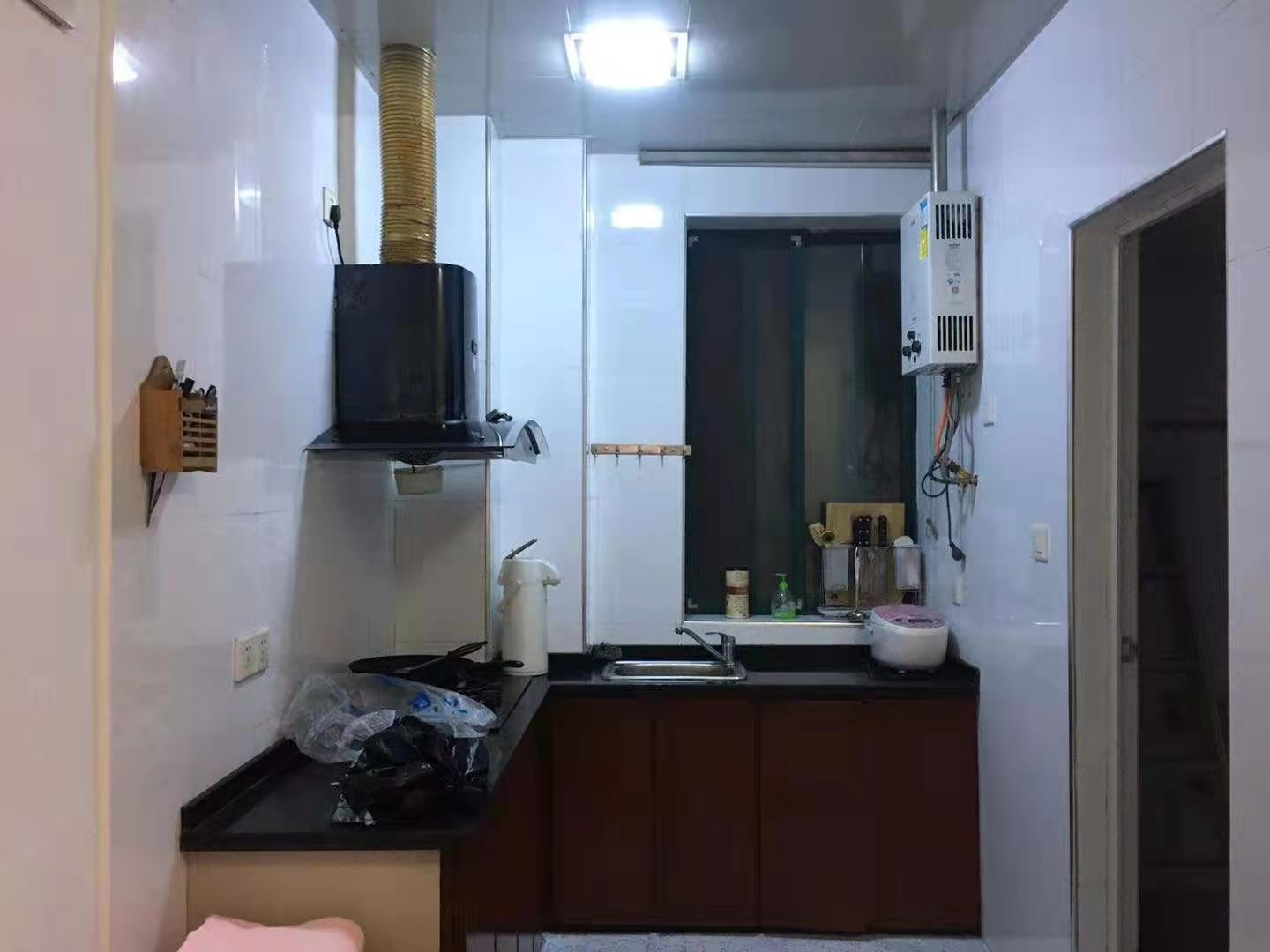 桃花里  1室1厅1卫    1300.0元/月 桃花里  1室1厅1卫    1300.0元/月室内图