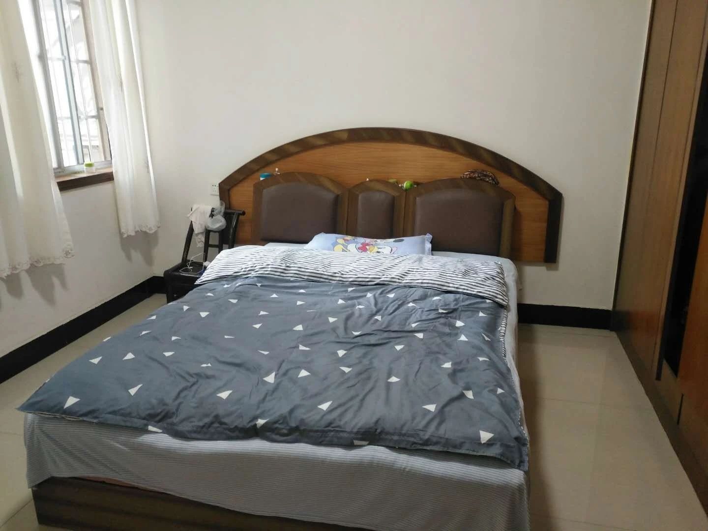 康泰花园  3室2厅2卫    67.8万 康泰花园  3室2厅2卫    67.8万卧室