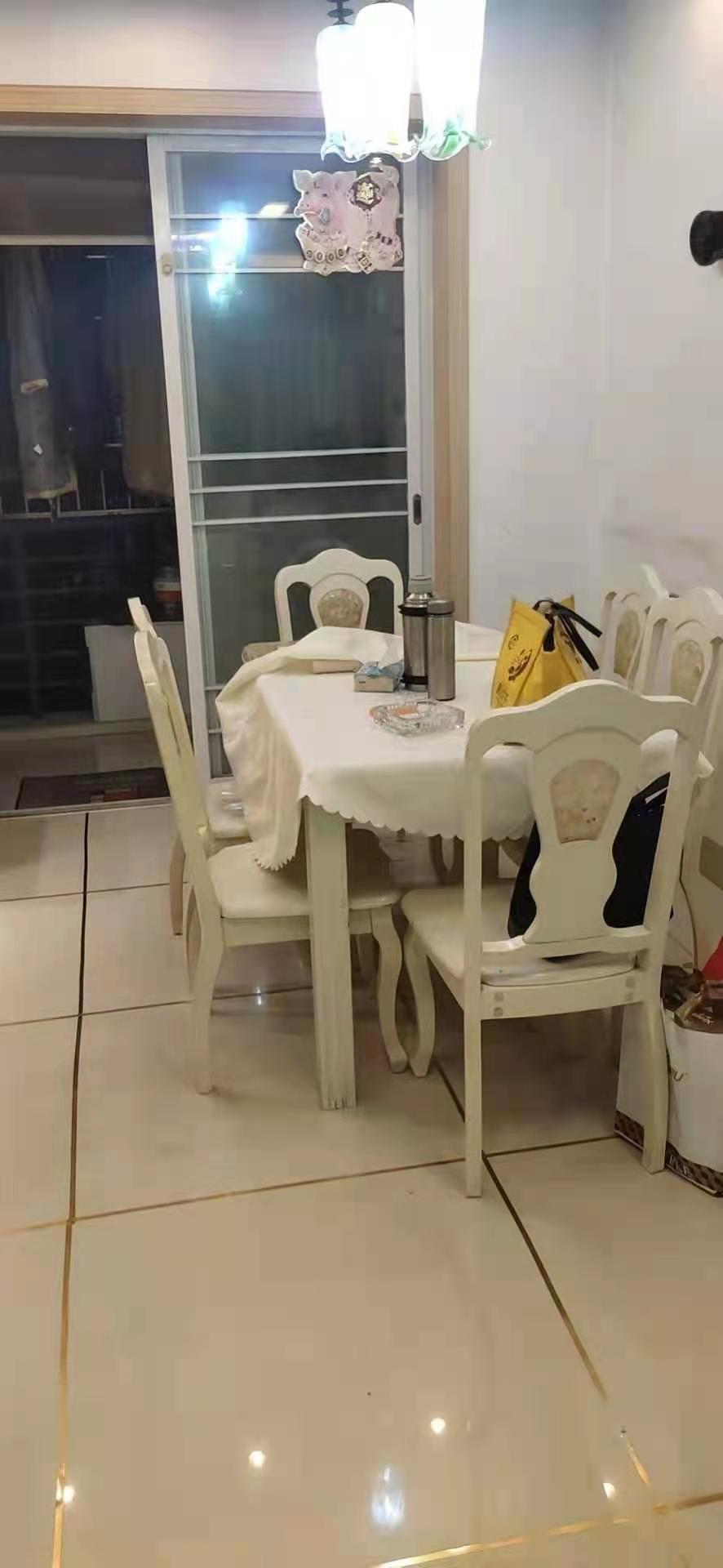 世纪花城 3室2厅1卫 66.8万 世纪花城 3室2厅1卫 66.8万客厅