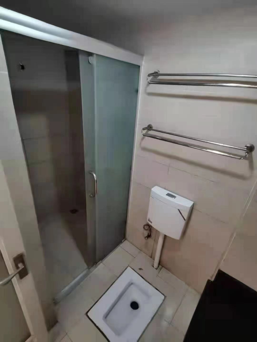 万豪城市花园 1室1厅1卫 32.8万 万豪城市花园 1室1厅1卫 32.8万卫生间