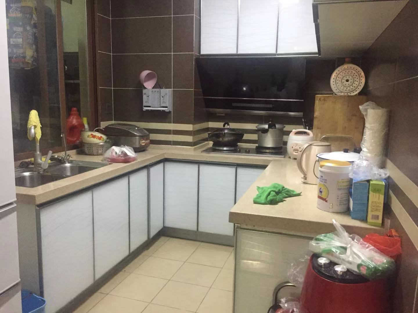 湾田和悦  3室2厅2卫    105.0万 湾田和悦  3室2厅2卫    105.0万厨房