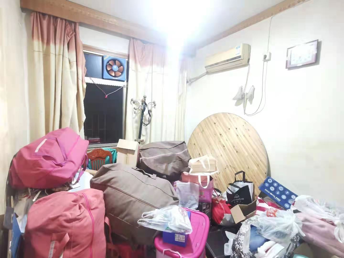 秧田咀 3室2厅1卫 33.0万 秧田咀 3室2厅1卫 33.0万客厅