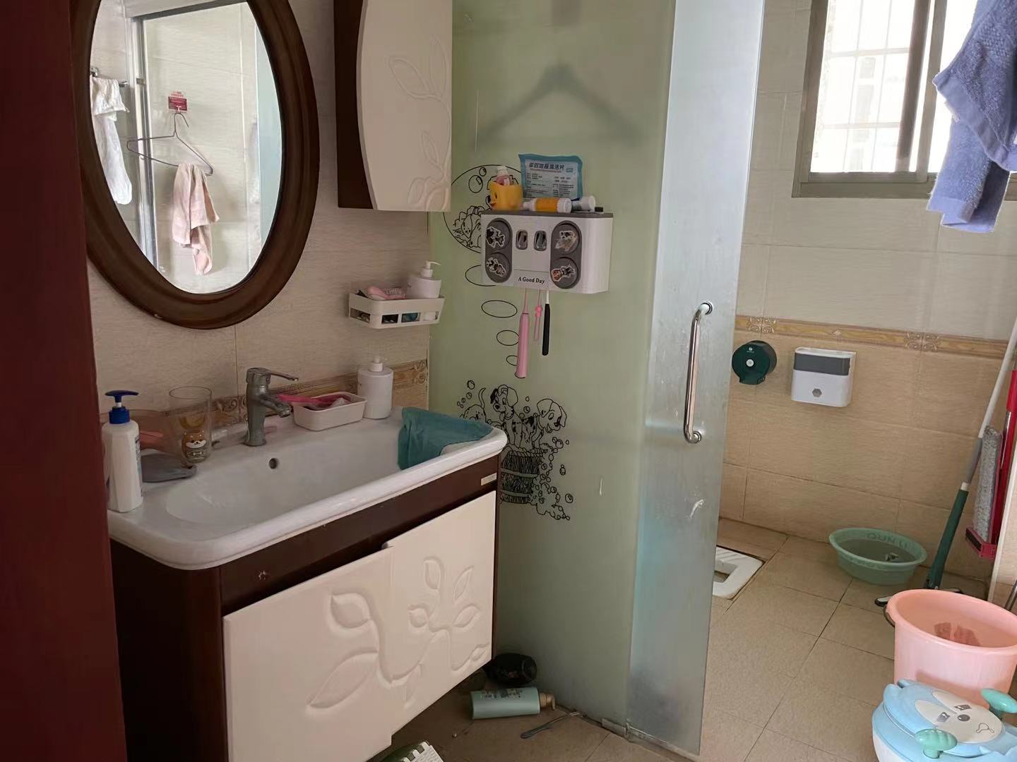 世纪花城  3室2厅1卫    90.8万卫生间