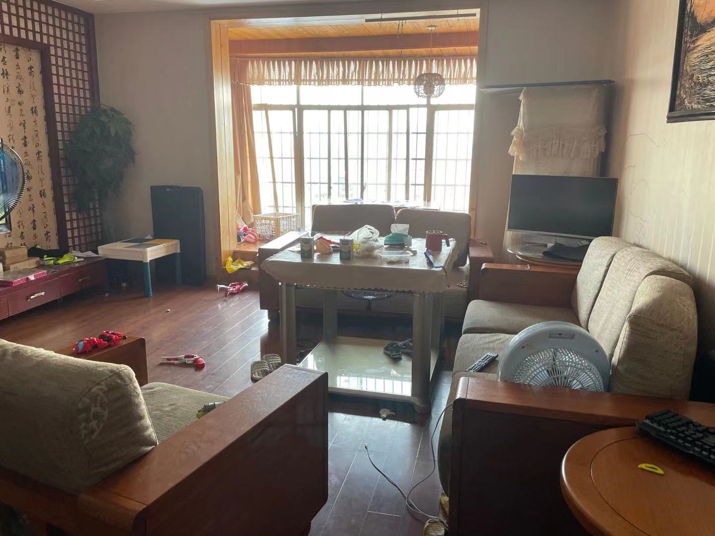 世纪花城 3室2厅1卫 90.8万 世纪花城 3室2厅1卫 90.8万客厅