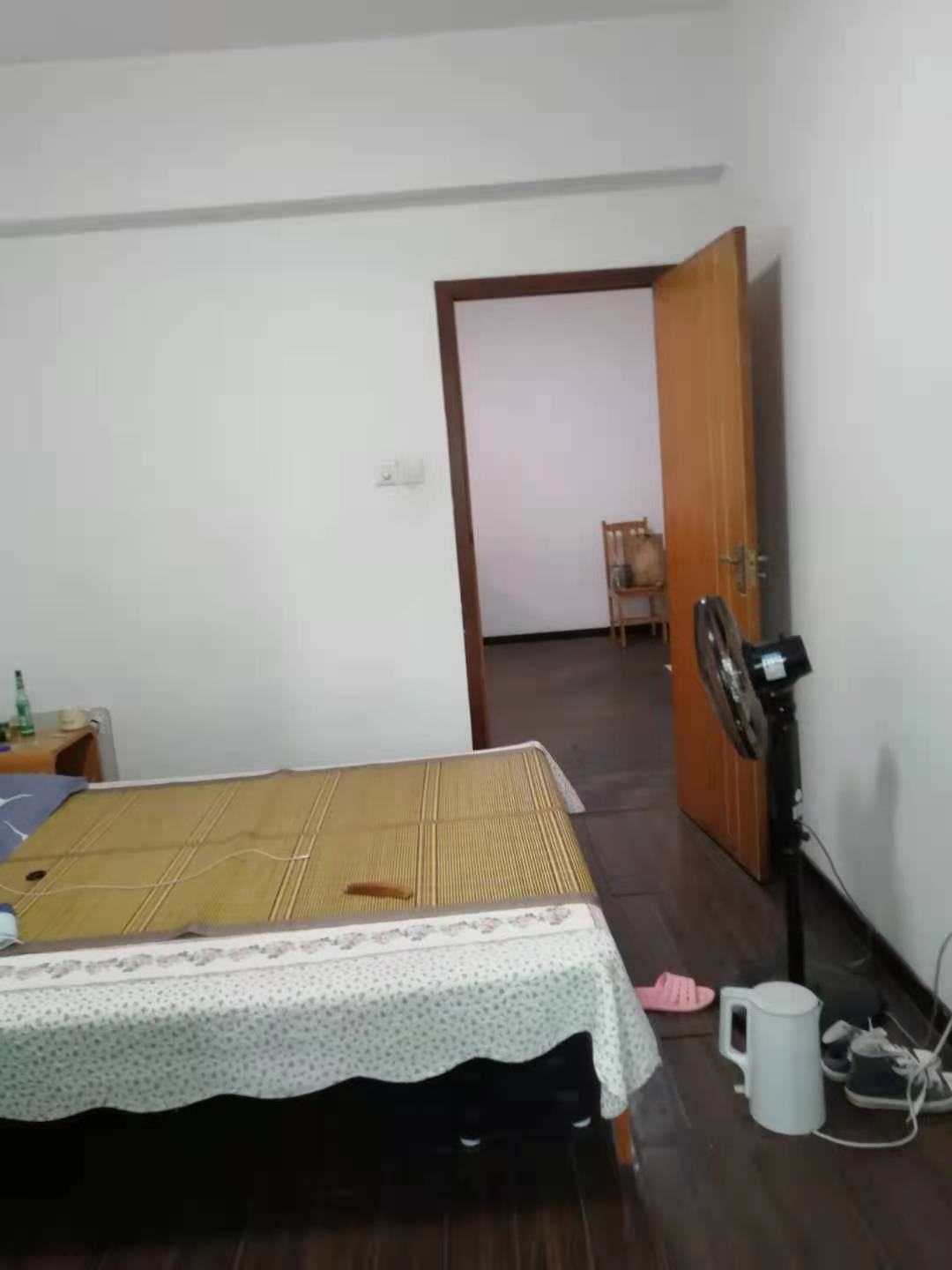 房产大厦 3室2厅1卫 2000.0元/月 房产大厦 3室2厅1卫 2000.0元/月室内图