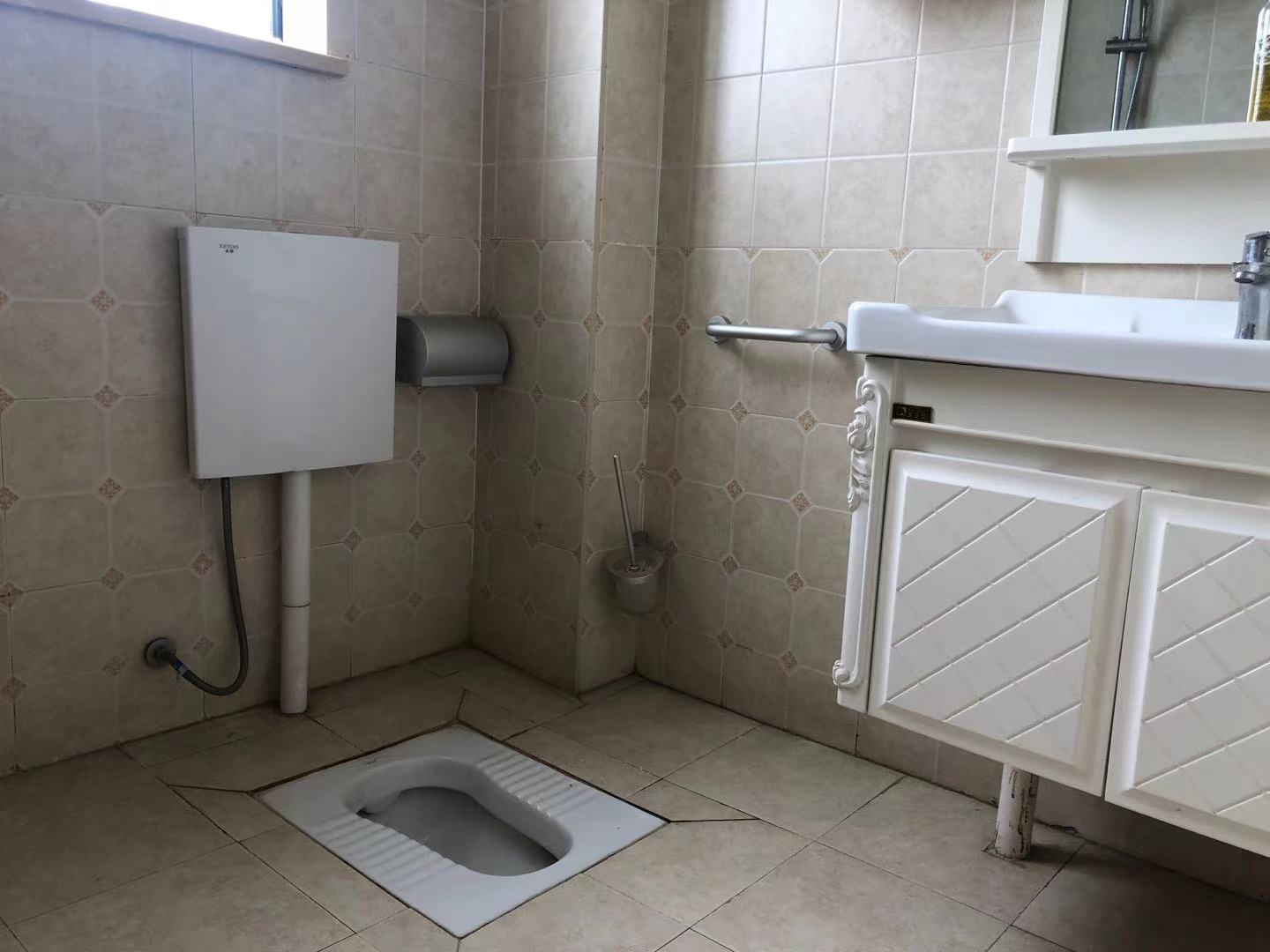 雄森国际 3室2厅1卫 2600.0元/月 雄森国际 3室2厅1卫 2600.0元/月室内图