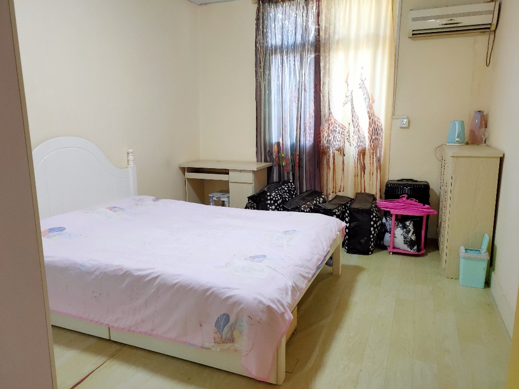 新华一村 1室1厅1卫 1000.0元/月 新华一村 1室1厅1卫 1000.0元/月室内图