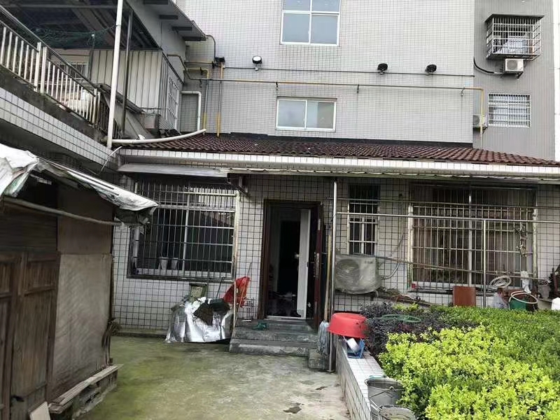 鑫源大厦  3室2厅2卫    67.8万 鑫源大厦  3室2厅2卫    67.8万