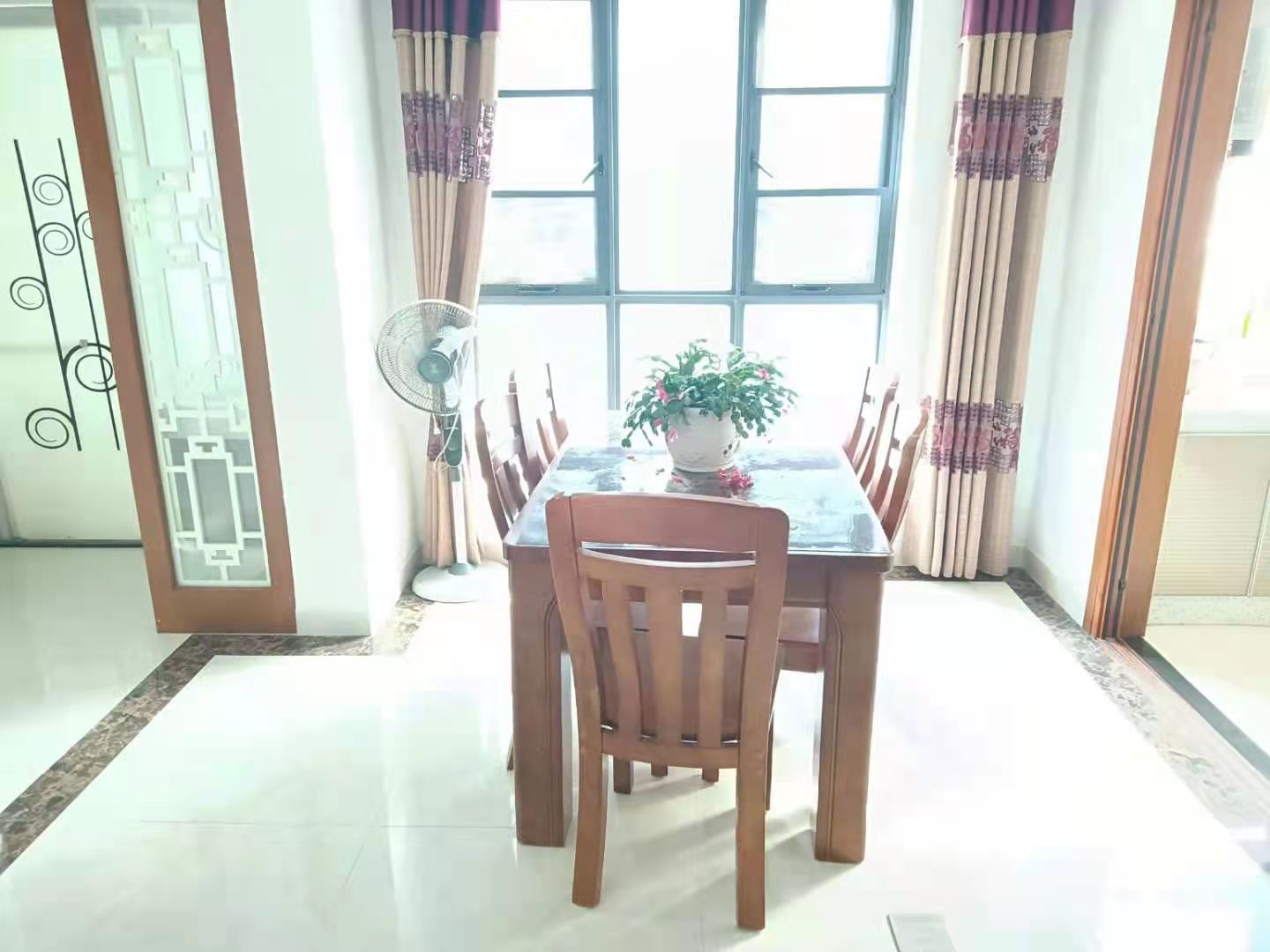 盛世桃源  3室2厅2卫    89.8万 盛世桃源  3室2厅2卫    89.8万客厅