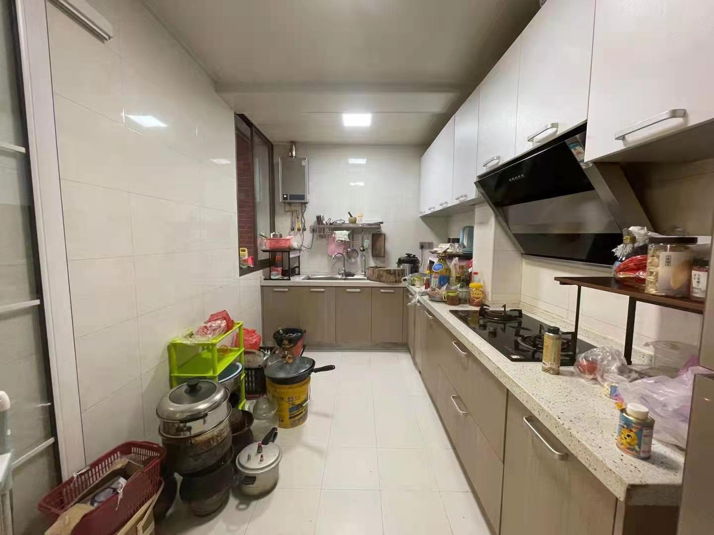 东方豪苑 3室2厅2卫 90.0万 东方豪苑 3室2厅2卫 90.0万客厅