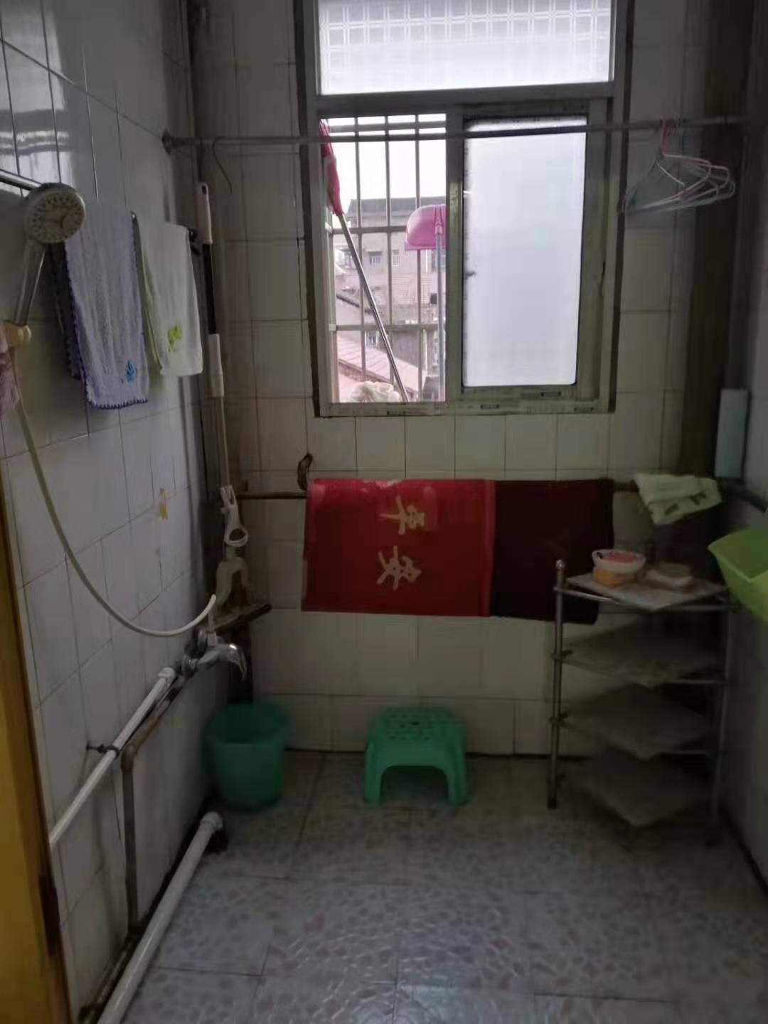康馨小区  3室2厅1卫   45.80万卫生间