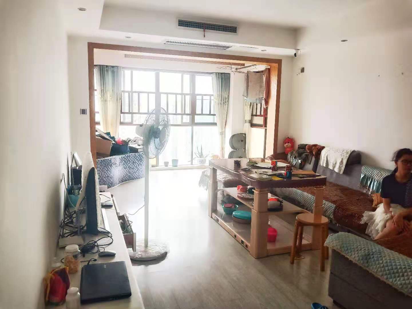 金益紫檀 3室2厅2卫 70.0万 金益紫檀 3室2厅2卫 70.0万客厅