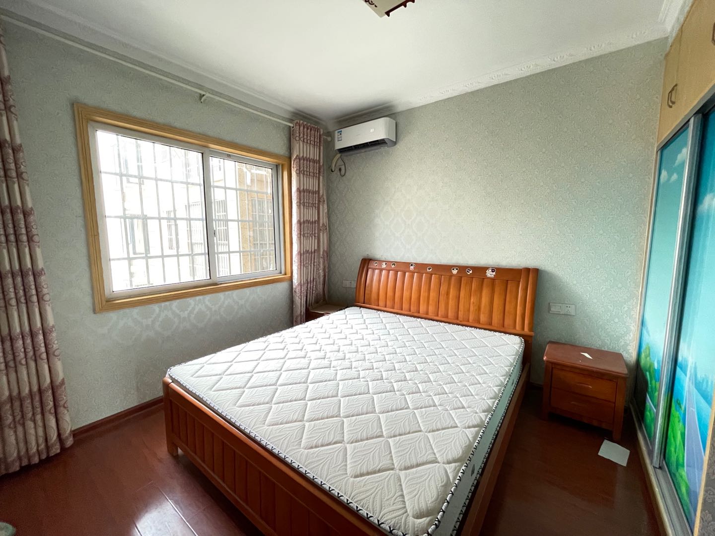 鑫天格林香山  4室2厅1卫    1800.0元/月室内图