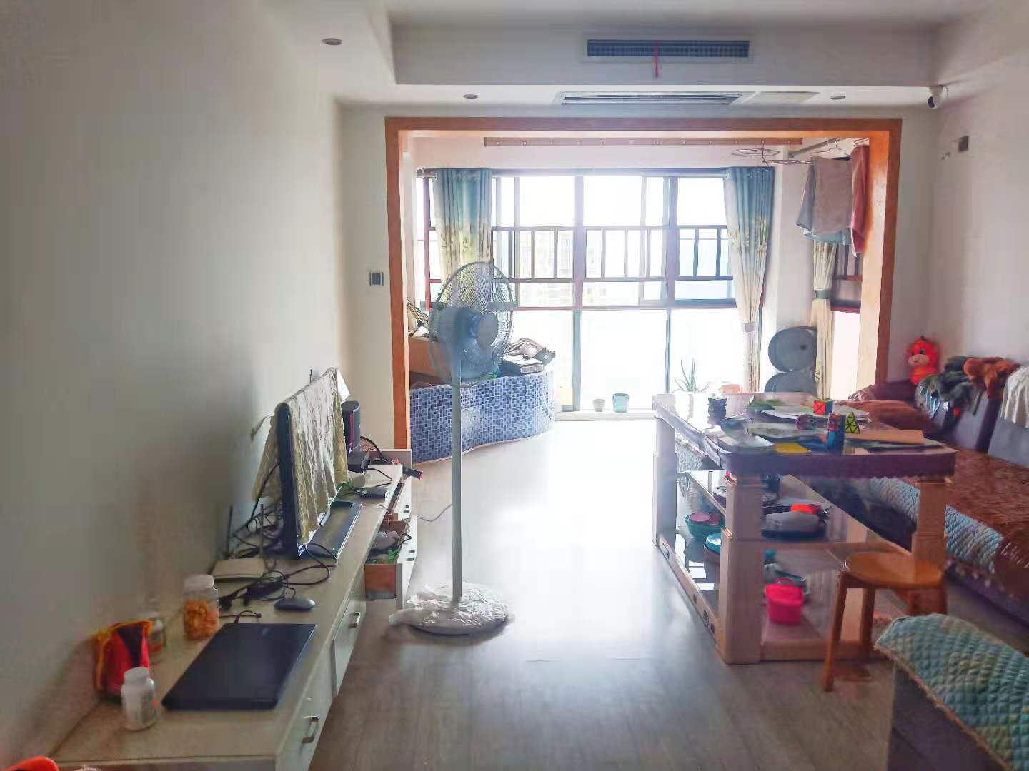 金益紫檀 3室2厅2卫 70.0万 金益紫檀 3室2厅2卫 70.0万客厅