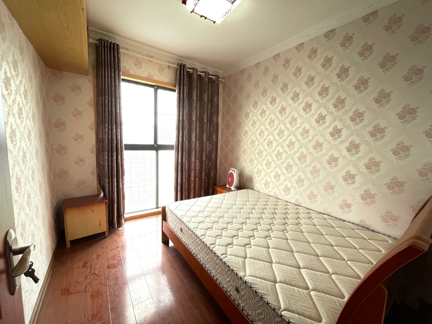 鑫天格林香山  4室2厅1卫    1800.0元/月室内图