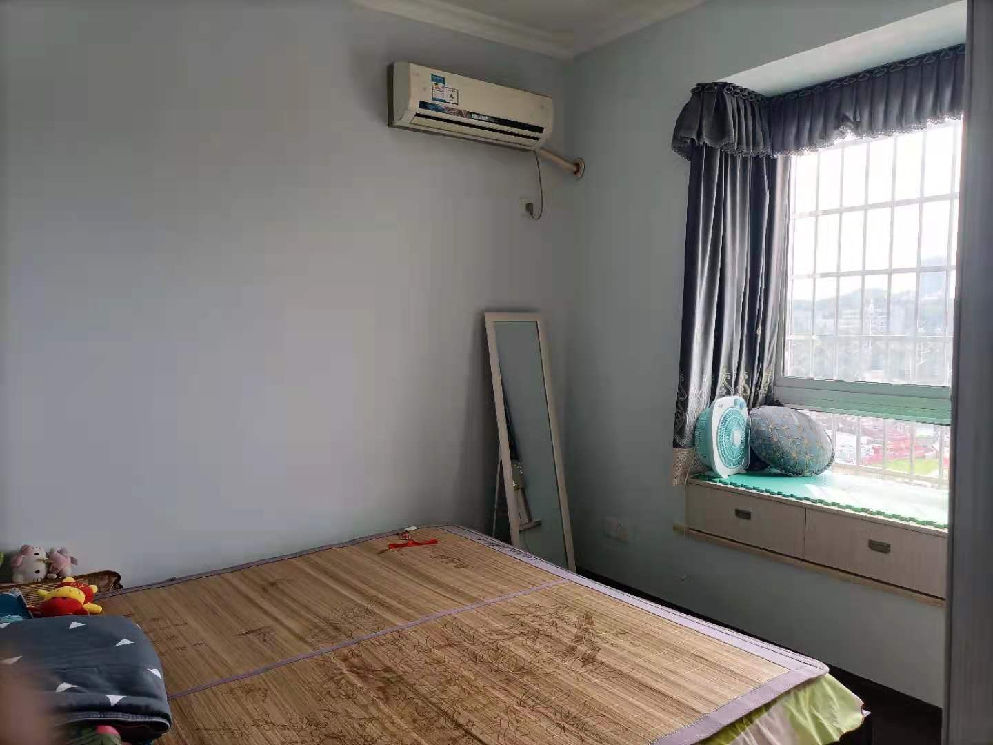 学府花园(文苑瑞景) 2室2厅1卫 68.89万 学府花园(文苑瑞景) 2室2厅1卫 68.89万客厅