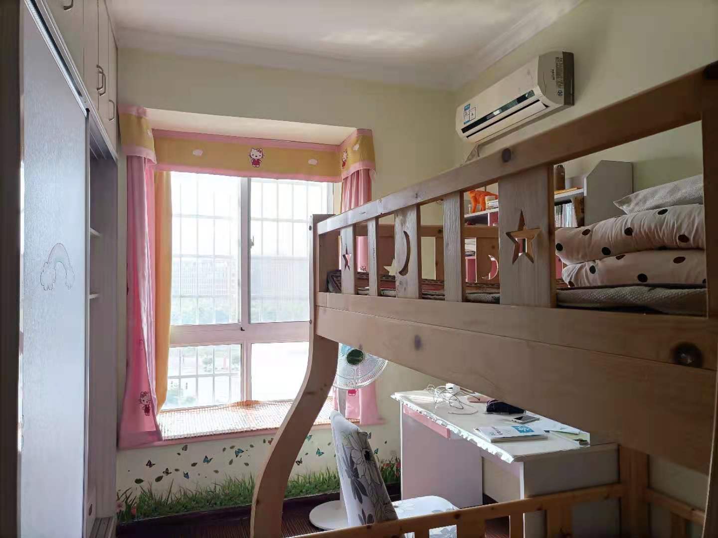 学府花园(文苑瑞景) 2室2厅1卫 68.89万 学府花园(文苑瑞景) 2室2厅1卫 68.89万客厅