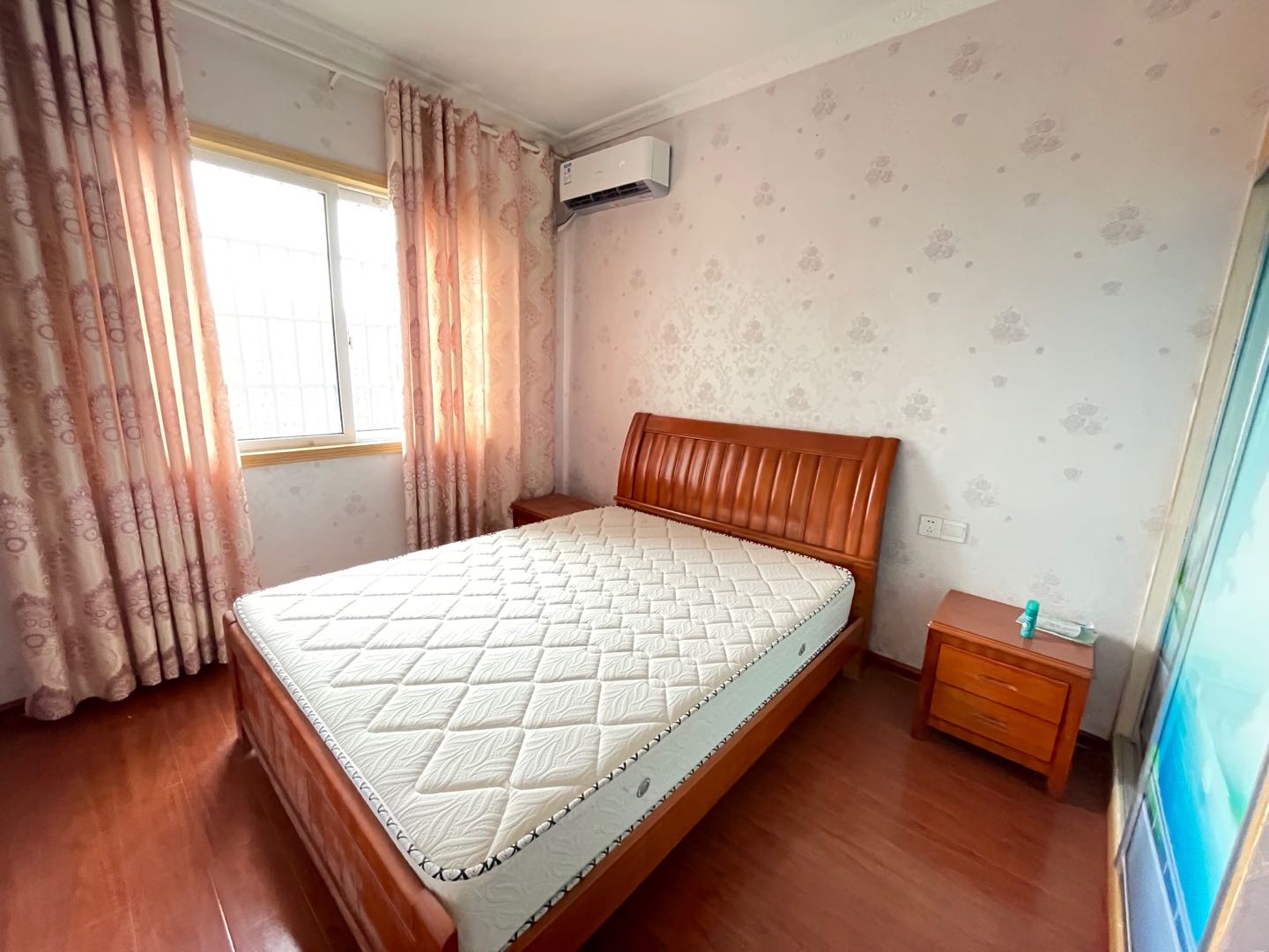 鑫天格林香山  4室2厅1卫    1800.0元/月室内图