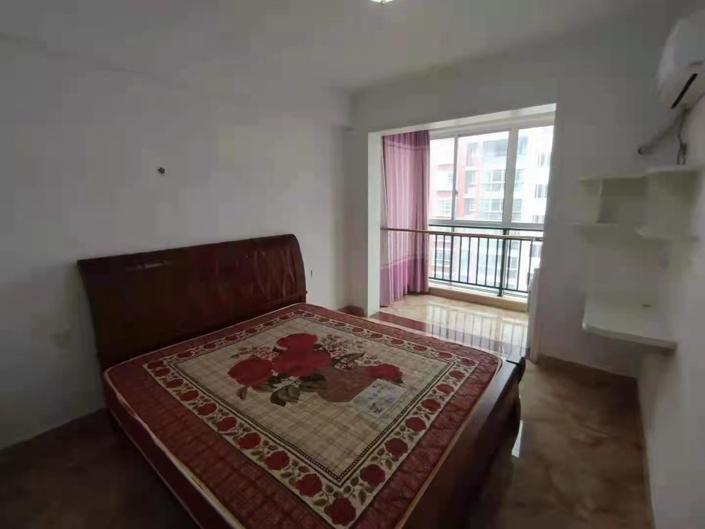 御景园 3室2厅2卫 74.8万 御景园 3室2厅2卫 74.8万卧室