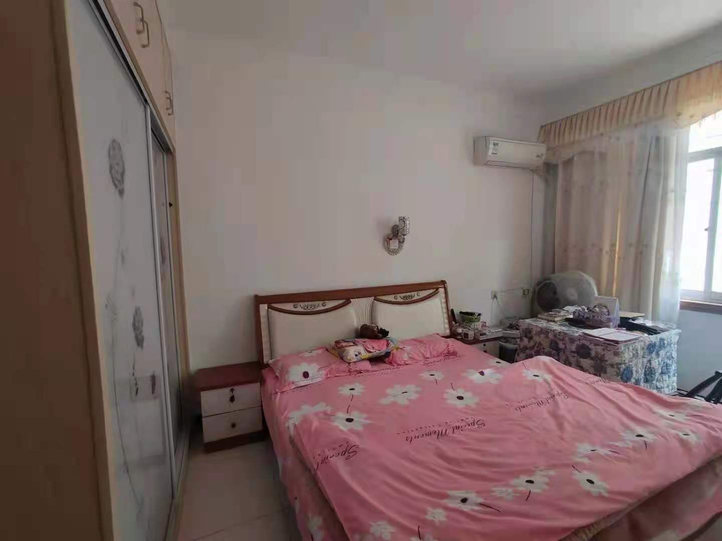 康馨小区  3室2厅1卫   55.80万卧室