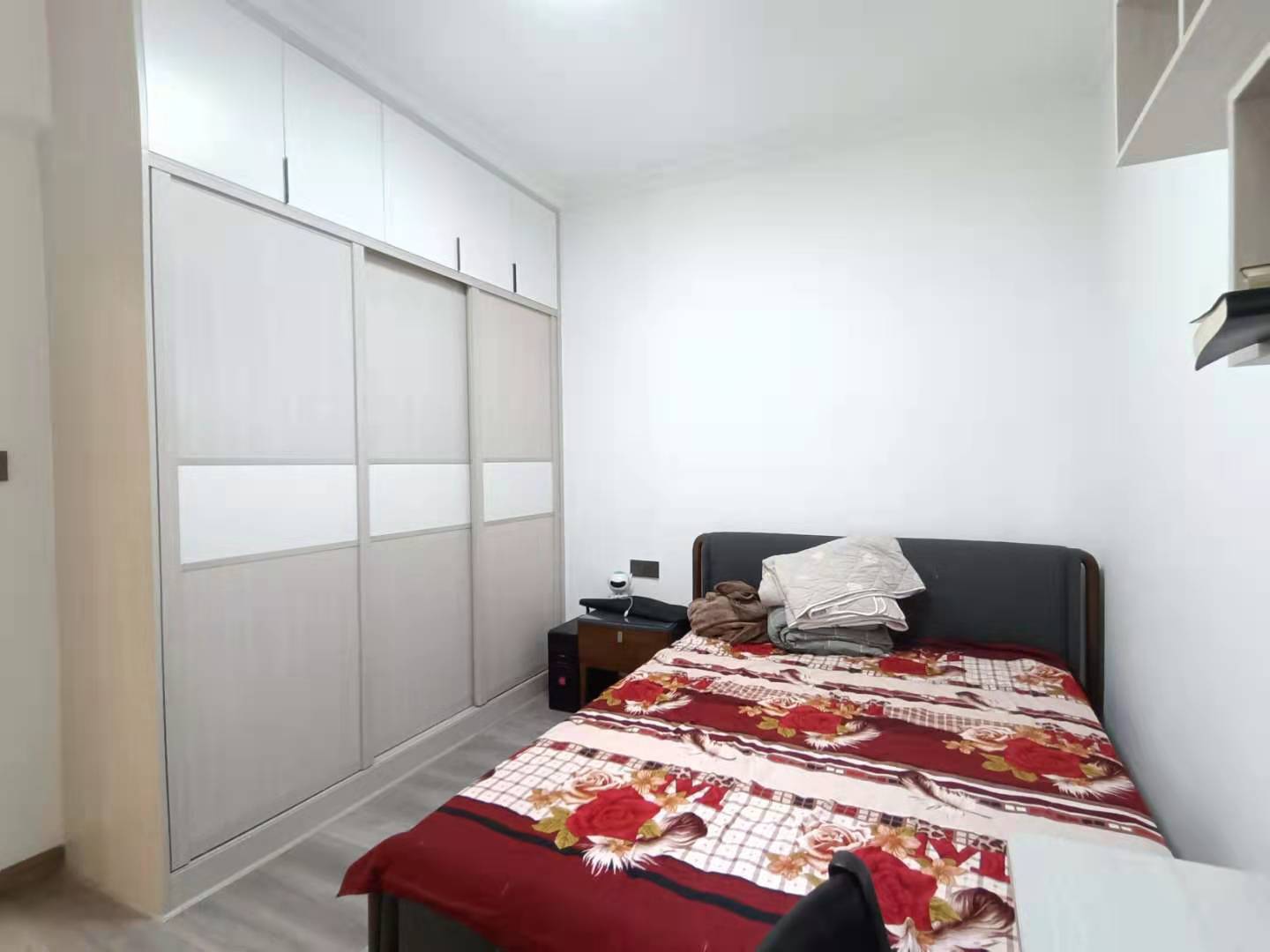 融冠亲城  3室2厅1卫    3000.0元/月 融冠亲城  3室2厅1卫    3000.0元/月室内图