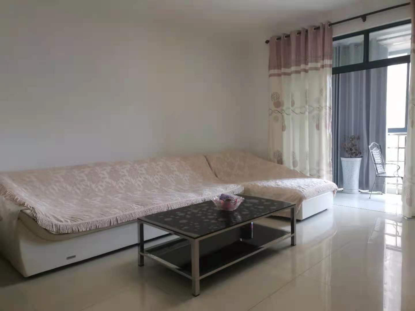 名仕华府  4室2厅2卫    2500.0元/月 名仕华府  4室2厅2卫    2500.0元/月室内图