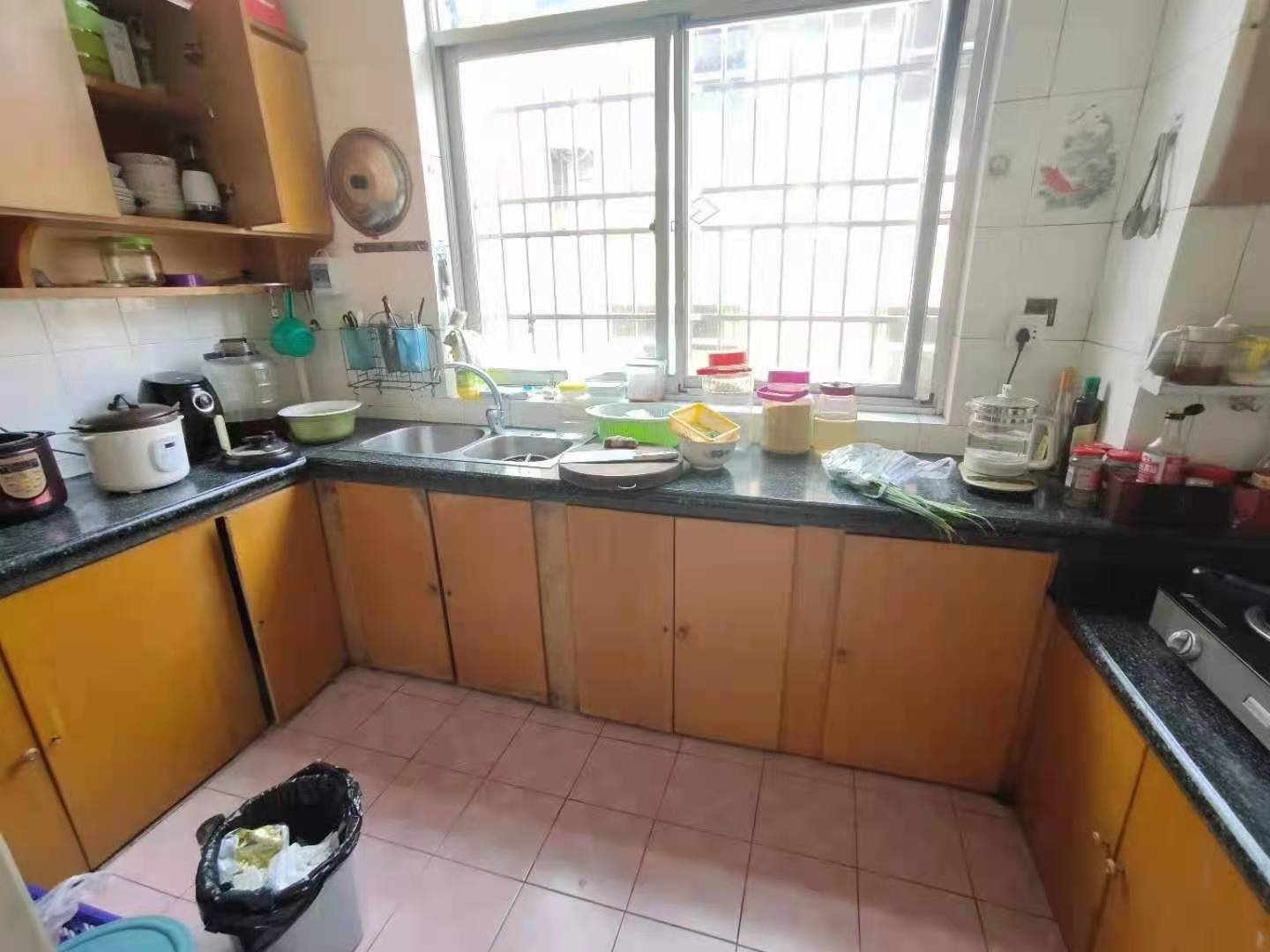 康馨小区  3室2厅1卫   55.80万厨房
