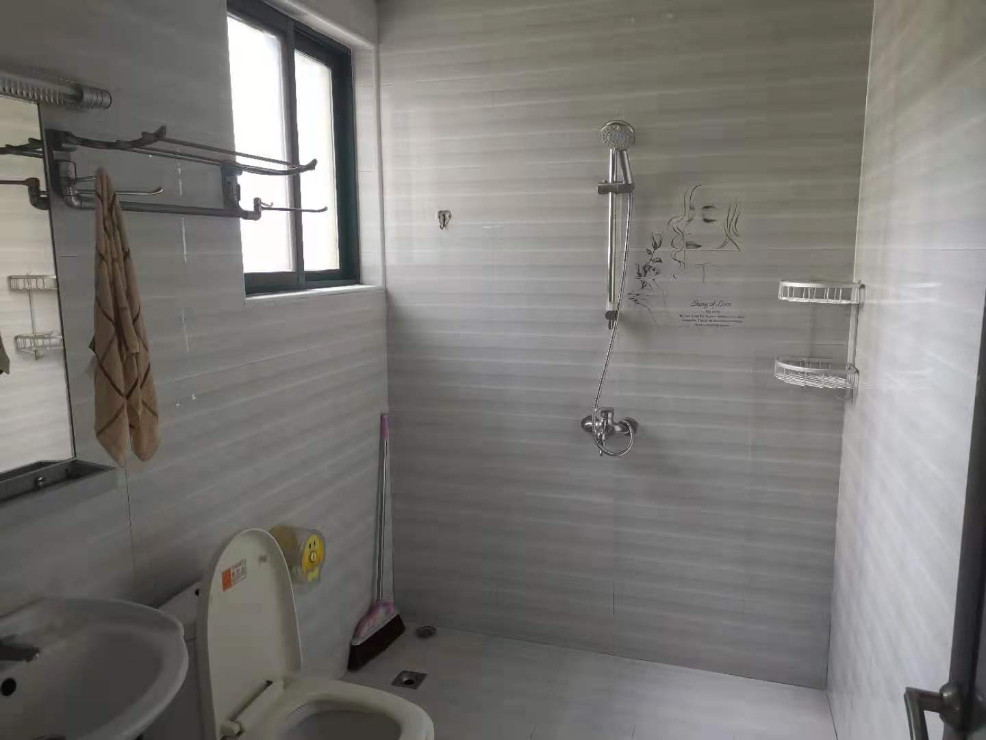 名仕华府  4室2厅2卫    2500.0元/月 名仕华府  4室2厅2卫    2500.0元/月室内图