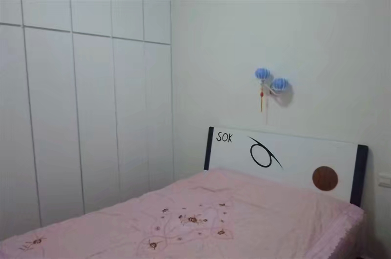 丽景花园  3室2厅2卫   66.80万卧室