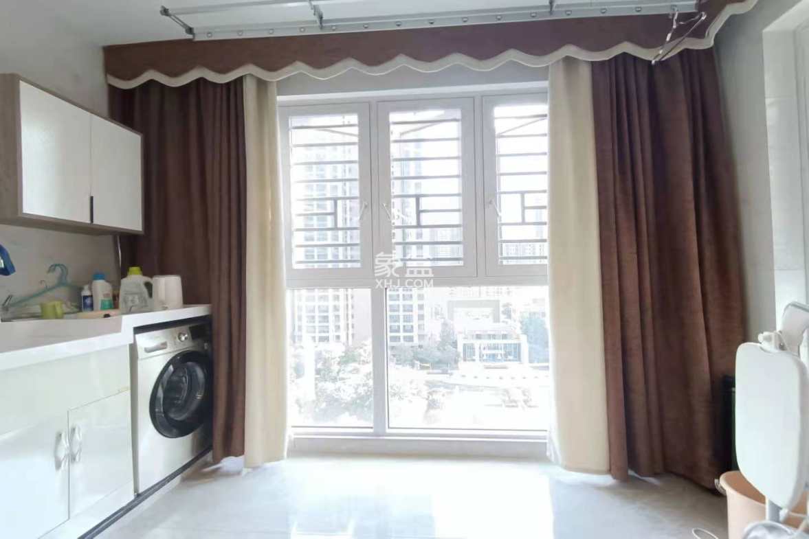 融冠亲城  3室2厅1卫    3000.0元/月 融冠亲城  3室2厅1卫    3000.0元/月室内图