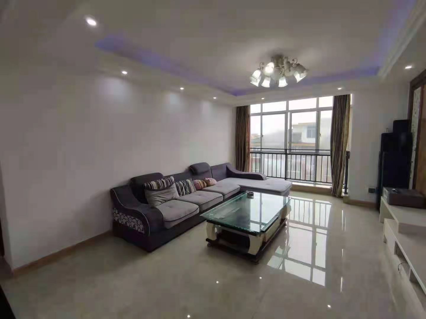 御景园 3室2厅2卫 74.8万 御景园 3室2厅2卫 74.8万客厅