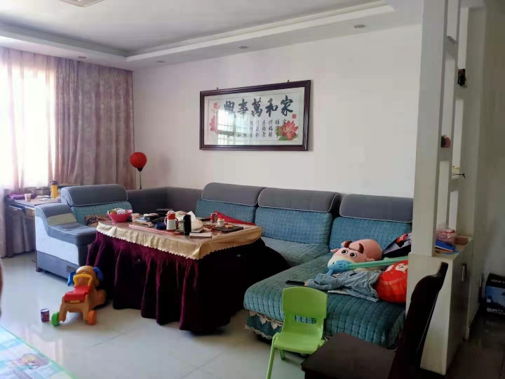 碧水馨城 3室2厅2卫 79.8万 碧水馨城 3室2厅2卫 79.8万客厅