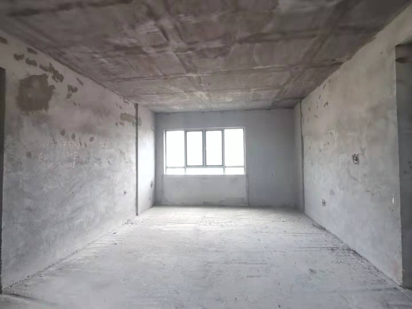 诚信广场 3室2厅2卫 89.8万 诚信广场 3室2厅2卫 89.8万客厅