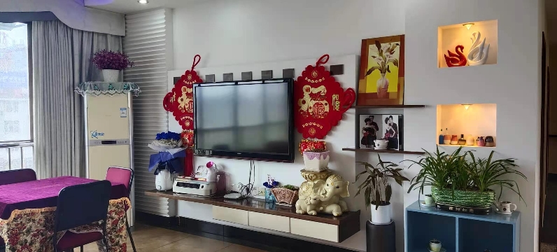 丽景花园  4室2厅2卫    69.8万 丽景花园  4室2厅2卫    69.8万室内图1