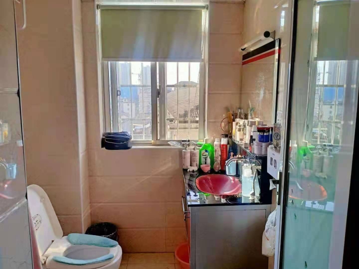 碧水馨城 3室2厅2卫 79.8万 碧水馨城 3室2厅2卫 79.8万卫生间