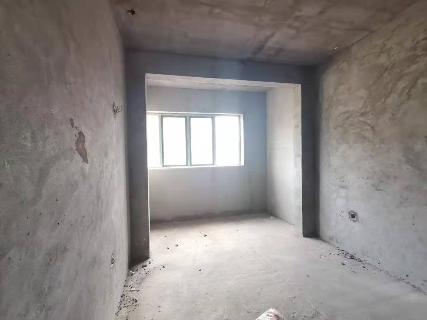 诚信广场 3室2厅2卫 89.8万 诚信广场 3室2厅2卫 89.8万卧室