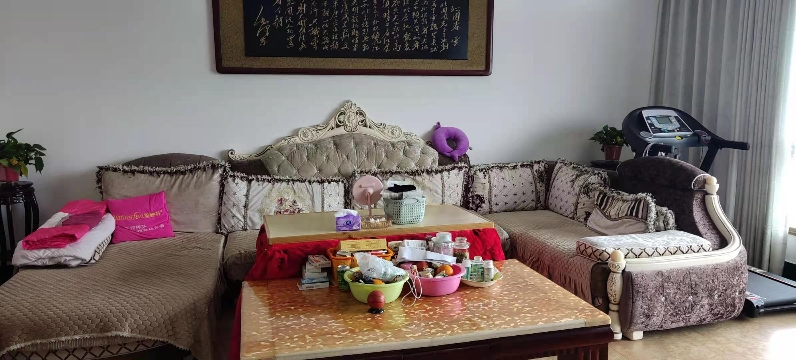 丽景花园  4室2厅2卫    69.8万 丽景花园  4室2厅2卫    69.8万客厅