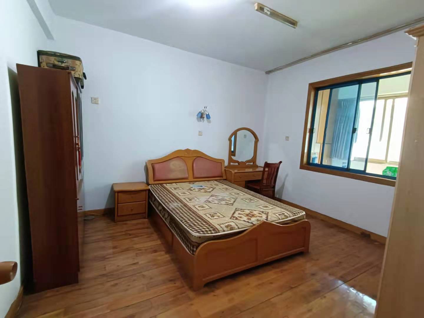 人民路散盘 3室2厅2卫 1000.0元/月 人民路散盘 3室2厅2卫 1000.0元/月室内图