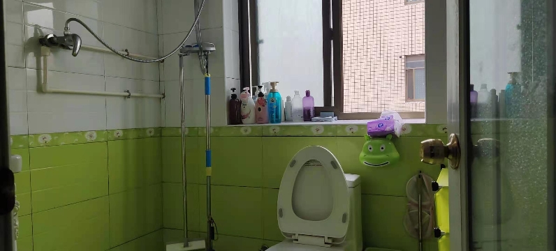 丽景花园  4室2厅2卫    69.8万 丽景花园  4室2厅2卫    69.8万卫生间