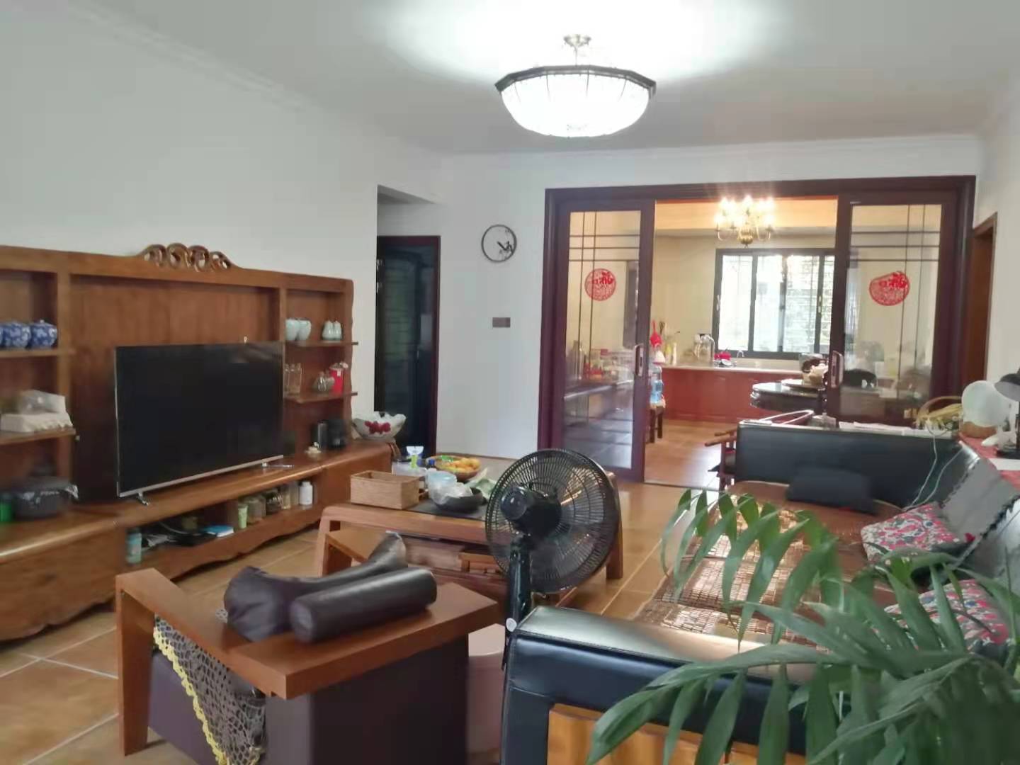 金益紫檀 4室2厅2卫 80.0万 金益紫檀 4室2厅2卫 80.0万客厅